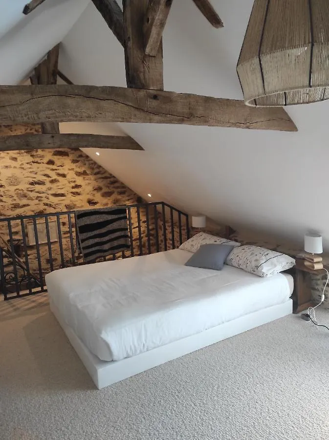 La Ville Es Riez Chambre D'Hotes Corseul 0*,  France